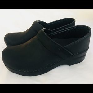 NWT Dansko Professional Oiled Black Leather Clogs